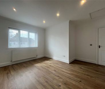 2 Bedroom Flat / Apartment - Winchester Road, Bishops Waltham - Photo 2