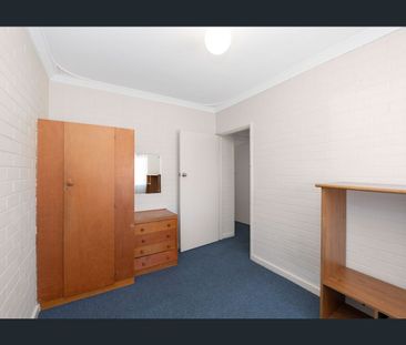 Convenient Location 2 Bedroom, 1 Bathroom Unit! - Photo 4