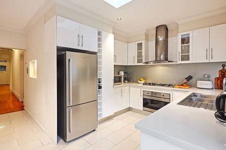 211 Danks Street, Albert Park VIC 3206 - House For Rent | Domain - Photo 4
