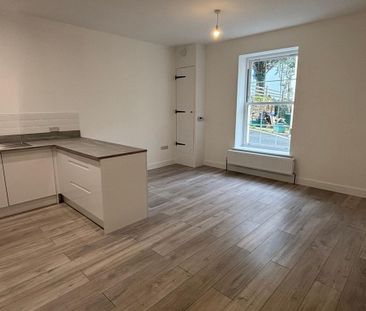 4 bedroom semi-detached house to rent - Photo 5