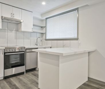 For Lease - 18 Thirty Third Street Unit# 5, Toronto, Ontario - Photo 6