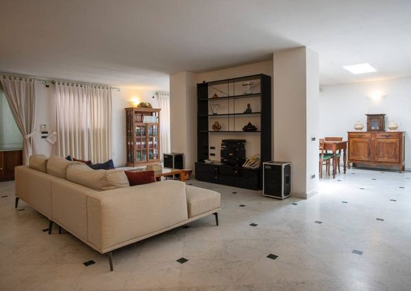 via Pietro neni, 7, Forte dei Marmi, Tuscany 55042