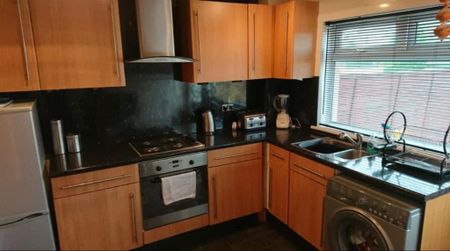 3 bedroom terraced house to rent - Photo 4