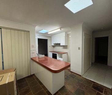 FRESHLY RENOVATED HOME WITH GENEROUS LIVING SPACES - 29 Kitson Stre... - Photo 3