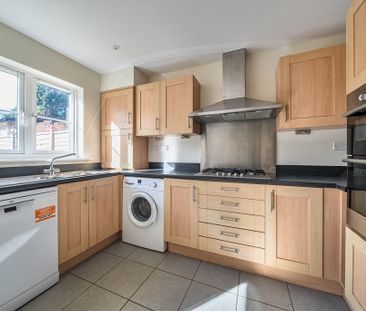 Wey Gardens, Haslemere - 3 bedrooms Property for lettings - Seymours - Photo 6