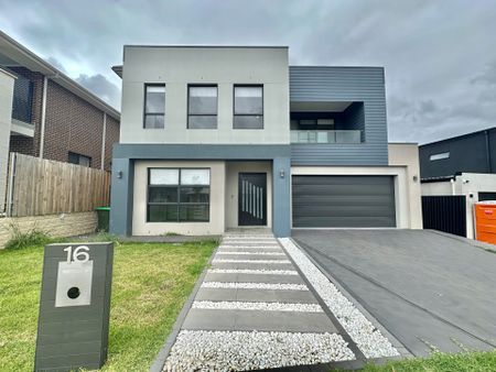 Spacious 5-Bedroom Family Home in Sought-After Menangle Park - Photo 3