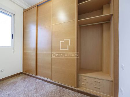 4 Bedroom apartment for rent in Gran Vía, Valencia - Photo 2