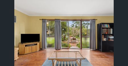 Lovingly kept family home located in golden triangle - Photo 3