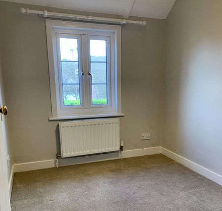 Three bedroom semi-detached property in a village location. Pets considered. - Photo 4