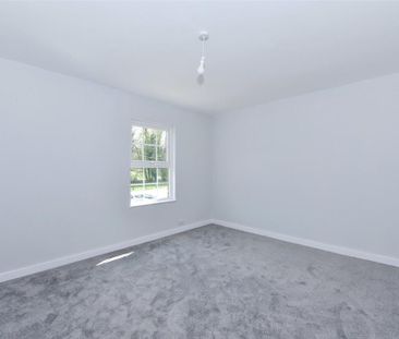 3 bedroom end of terrace house to rent - Photo 4