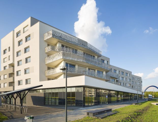 Résidence Daniel Morelon pour étudiants et chercheurs à Montigny-le-Bretonneux - Photo 1