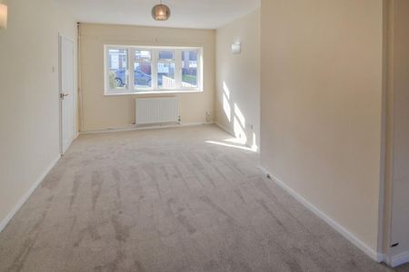 3 bedroom semi-detached house to rent - Photo 2