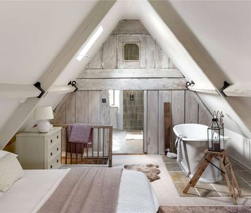 A stunning four bedroom house - Photo 6