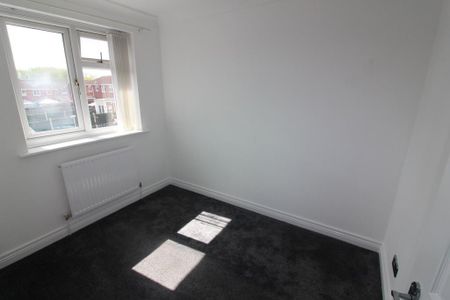 2 bedroom semi-detached house to rent - Photo 4