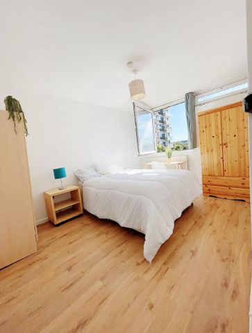 4 bedroom flat share to rent - Photo 2