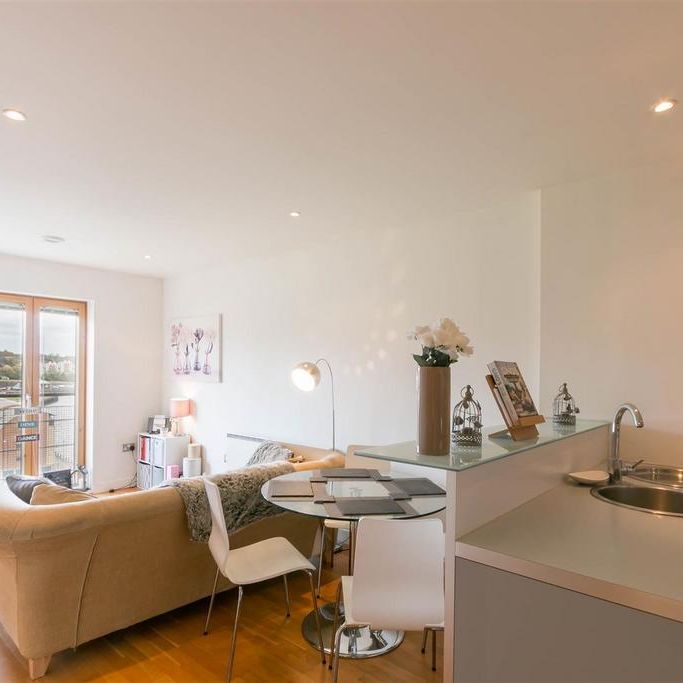 1 bedroom flat to rent - Photo 1