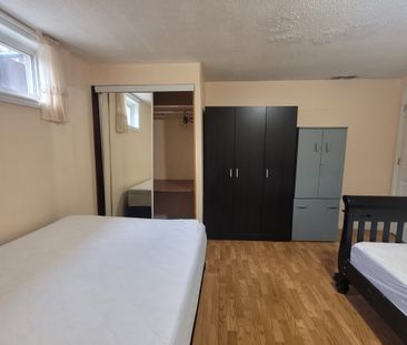 For Lease - 889 Blairholm Avenue Unit# main, Mississauga, Ontario - Photo 4