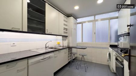 2-bedroom apartment for rent in La Nova Esquerra de l'Eixample, bills included - Photo 5