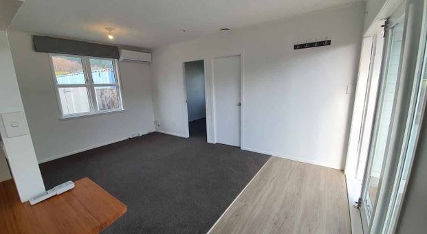 Sunny 2 Bedroom Unit in a very handy location - Photo 1