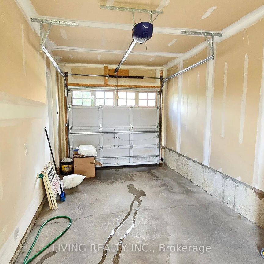 Condo Townhouse For Lease | N9255946 - Photo 1