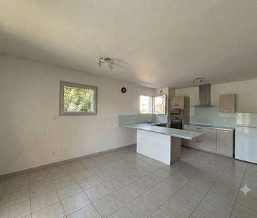Location Appartement 3 pièces 76m² BOURG LES VALENCE 26500 - Photo 3