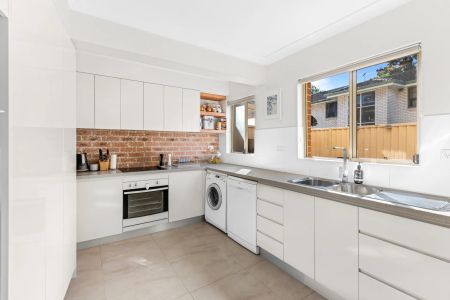 Designer style and boutique tri level townhouse - Photo 3