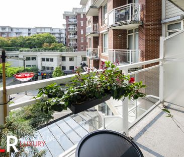 Condo in Vancouver East Side, bc - Photo 2