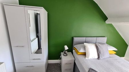 6 bedroom terraced house to rent - Photo 3