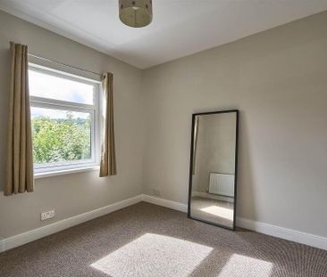 2 Downshire Place, Holywood, BT18 9LR - Photo 4