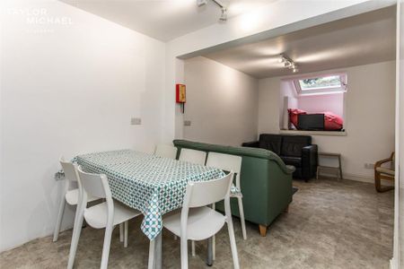 6 bedroom terraced house to rent - Photo 4