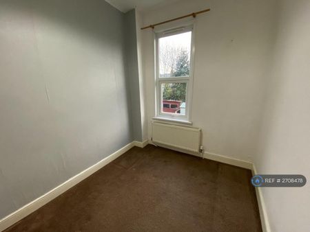 3 bedroom end of terrace house to rent - Photo 3