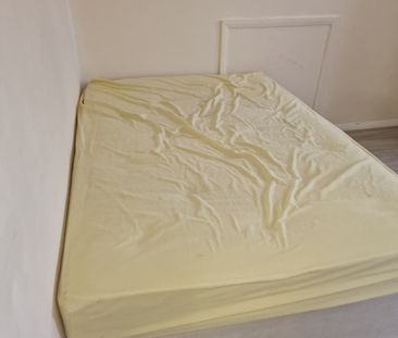 Studio Flat, Ivinghoe Road, RM8 - Photo 3