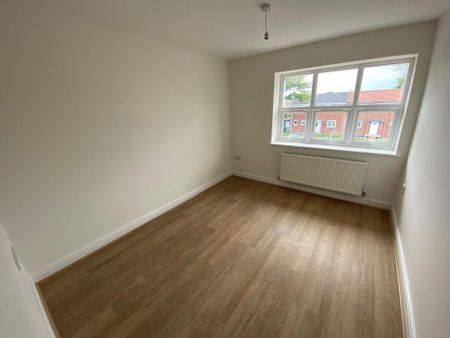 2 bed upper flat to rent in SR8 - Photo 5