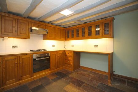 2 bedroom semi-detached house to rent - Photo 4