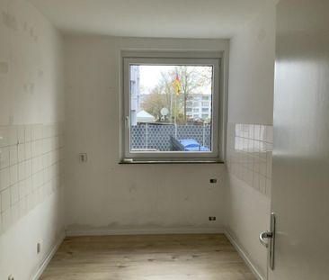 Ihr können Sie ERSTE/R sein! Neubezug nach Sanierung unserer 2-Zimm... - Photo 1