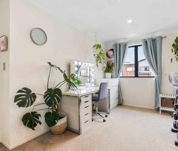 Lovely home in a convenient location! - Photo 4