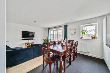 3 bedroom semi-detached house to rent - Photo 3