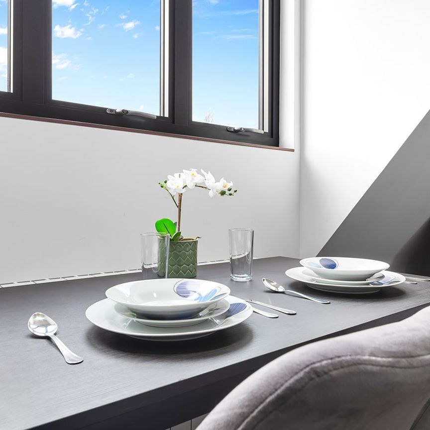 Studio Flat, London, NW11 - Photo 1