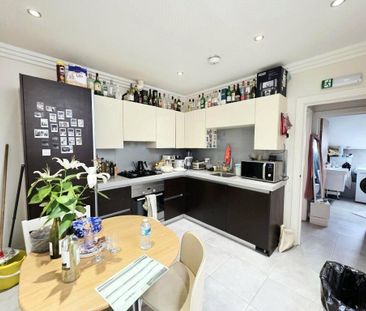 4 bedroom terraced house to rent - Photo 1