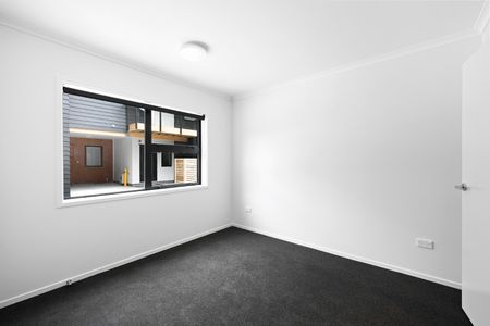 Discover comfortable and convenient living in this well-appointed 2-bedroom, 2-bathroom townhouse located in the sought-after suburb of Beerescourt, Hamilton. - Photo 2