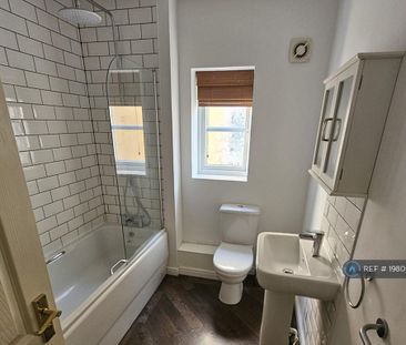3 bedroom semi-detached house to rent - Photo 3