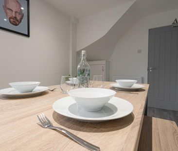 Telephone #32 - Photo 1