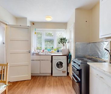 Large two bedroom apartment - Photo 4