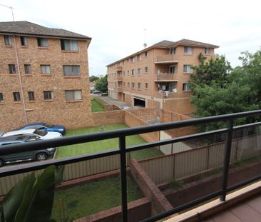 Immaculate 3 Bedroom Unit - Photo 2