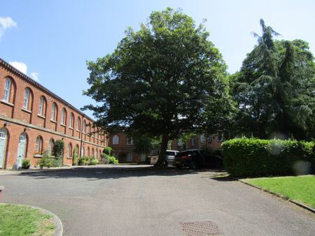 2 bed Terraced - To Let - Photo 2