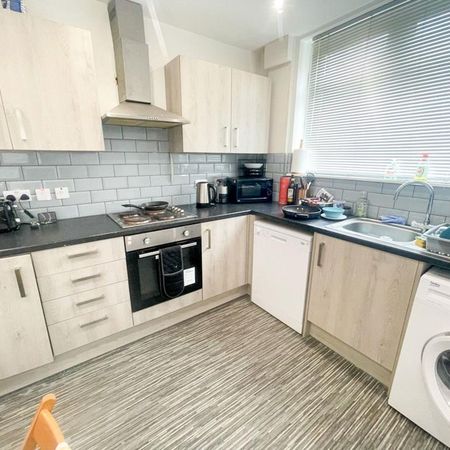 1 bedroom in a house share to rent - Photo 4