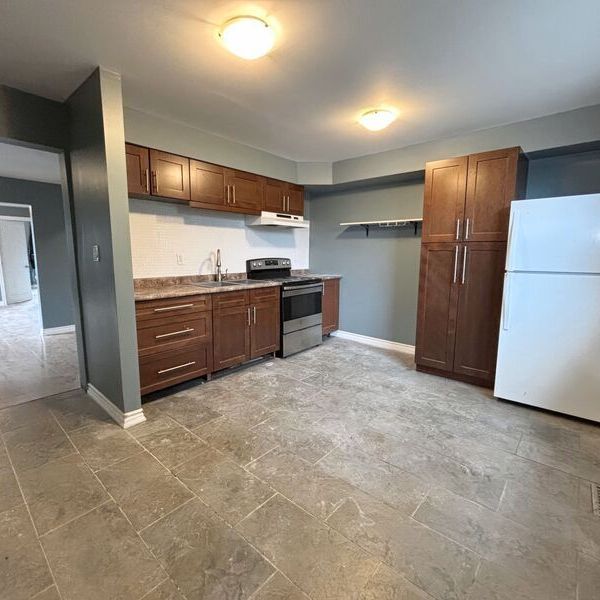 $1,599 / 2 br / 1 ba / 518 Cannon St E unit 2 - Photo 1