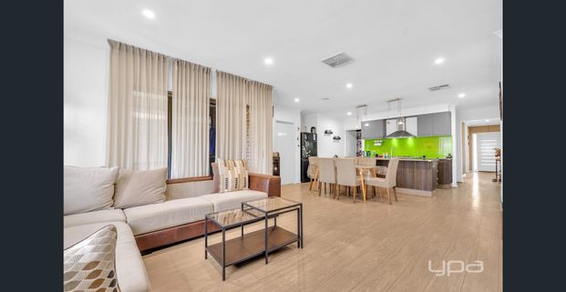 Stylish Family Living in Waterhaven Estate !! - Photo 1