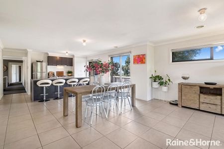 Comfortable and spacious living - Photo 4