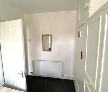 4 bedroom semi-detached house to rent - Photo 4